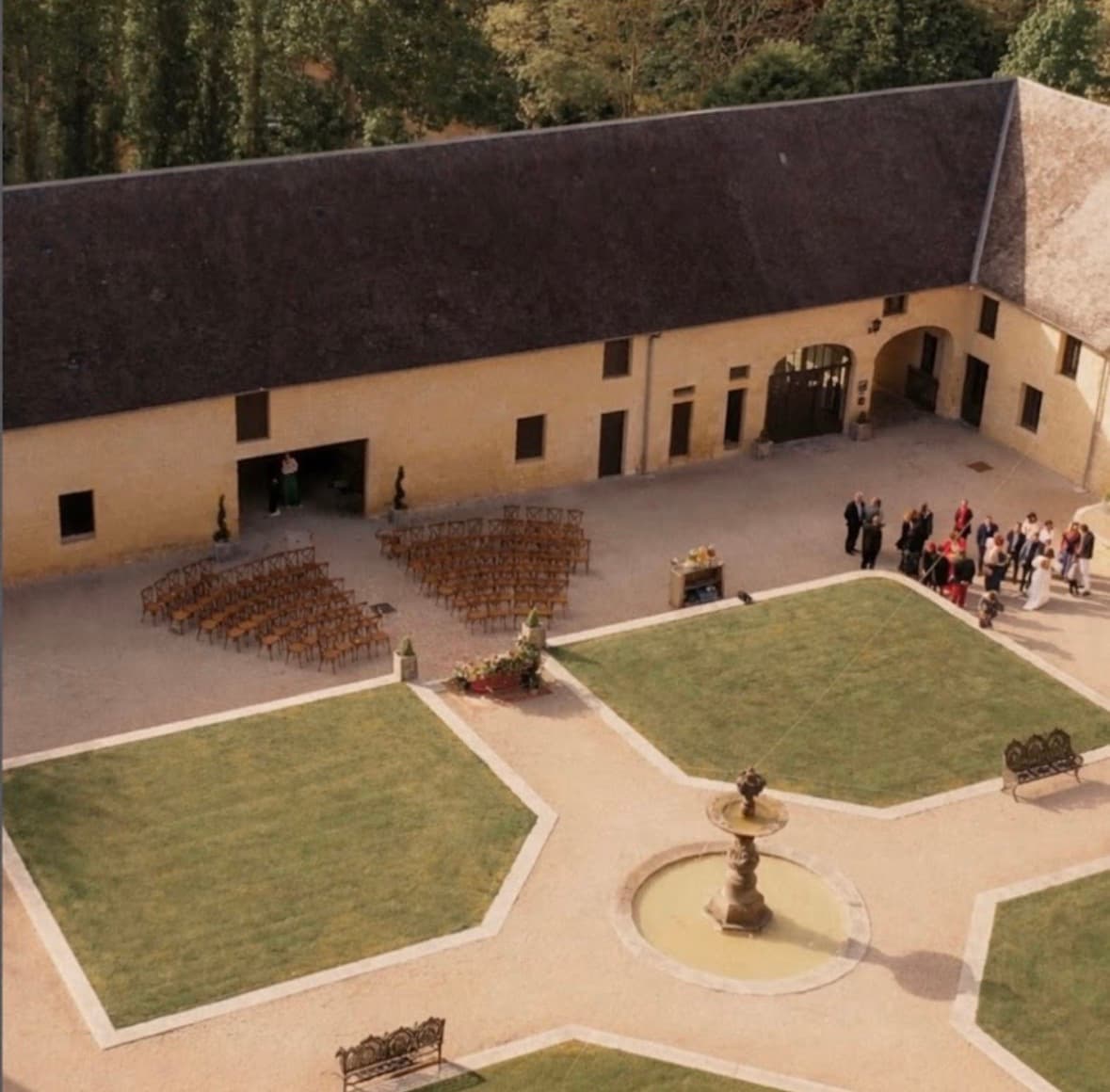 Cour d'Honneur — cérémonie laïque en plein air