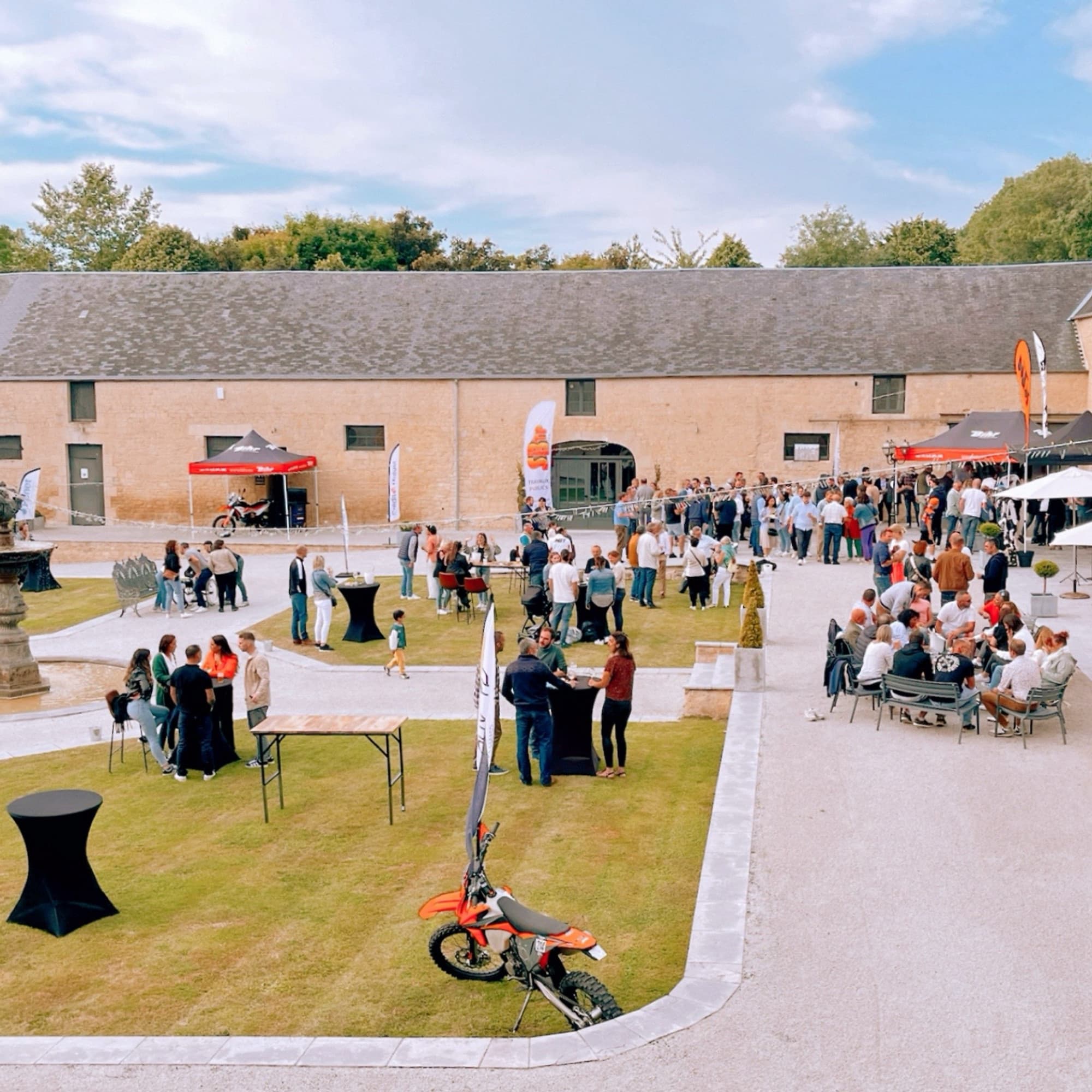 Cocktail d'entreprise dans la Cour d'Honneur du Domaine, Calvados