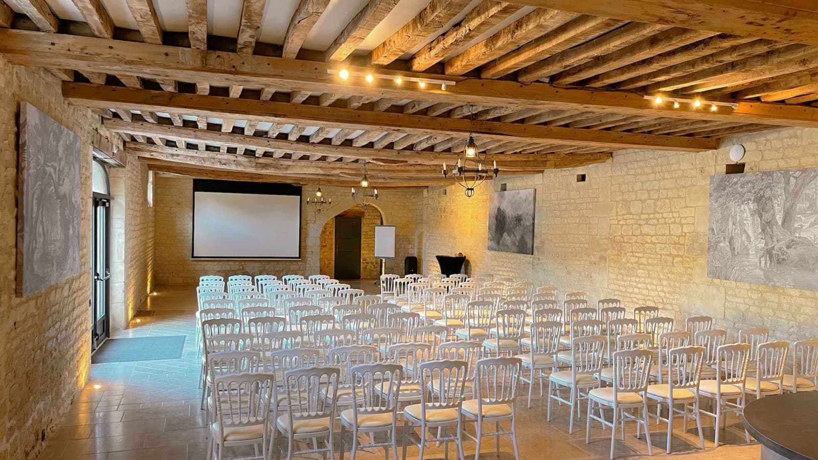 Salle de séminaire équipée au Domaine de la Cour des Lys, Calvados
